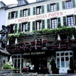 Hôtel-Restaurant des Deux Forts**